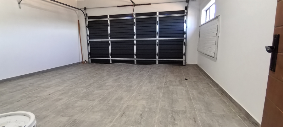 5 Bedroom Property for Sale in Outeniquasbosch Western Cape